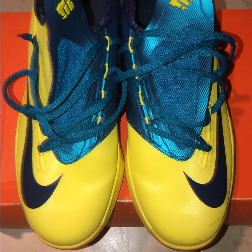 KD VI basketball sneakers